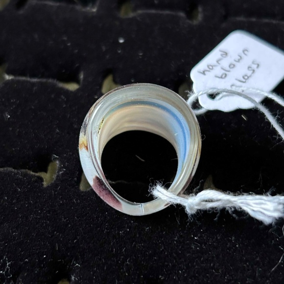 HANDBLOWN GLASS RING, LADIES SIZE 7, WHITE, BROWN AND GOLD TONE SWIRLS, UNIQUE, - Picture 2 of 3